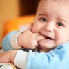 Trẻ sốt mọc răng có nên uống hạ sốt? Hướng dẫn chăm sóc chuẩn y khoa