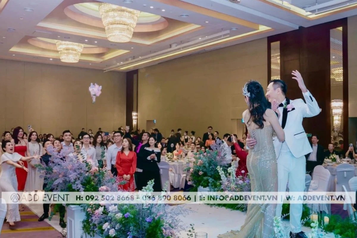 Thơ Đám Cưới 2 Câu: Lời Chúc Ngắn Gọn Ý Nghĩa Cho Ngày Trọng Đại