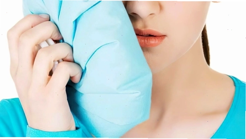 Áp dụng chườm ấm để giảm đau quai hàm