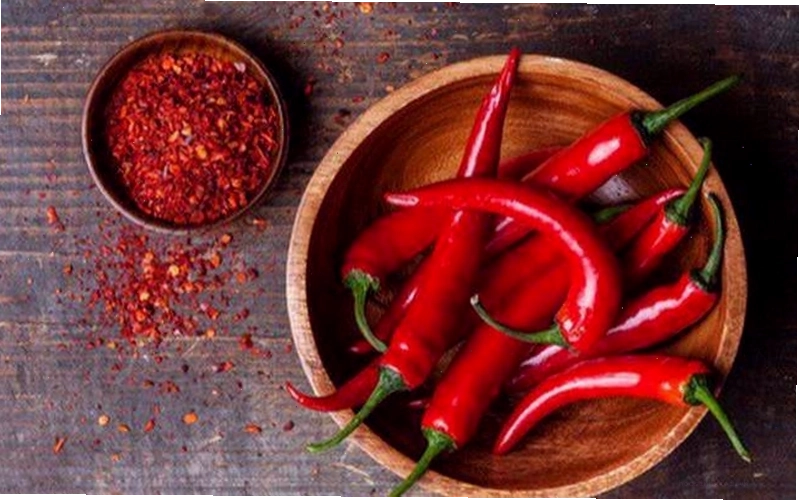 Bác sĩ tư vấn cho bệnh nhân về chế độ ăn uống