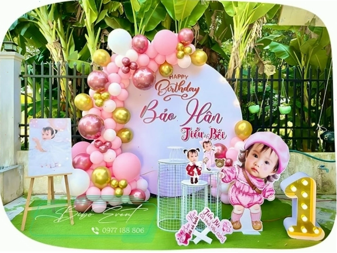 Background thôi nôi bé gái với backdrop bóng bay