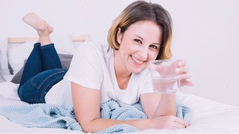 Bạn nên uống nhiều nước để tăng cường lưu thông máu