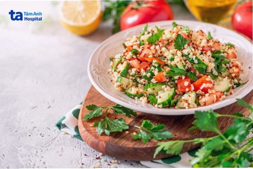 Bố mẹ có thể trộn hạt quinoa vào các món ăn hàng ngày cho trẻ