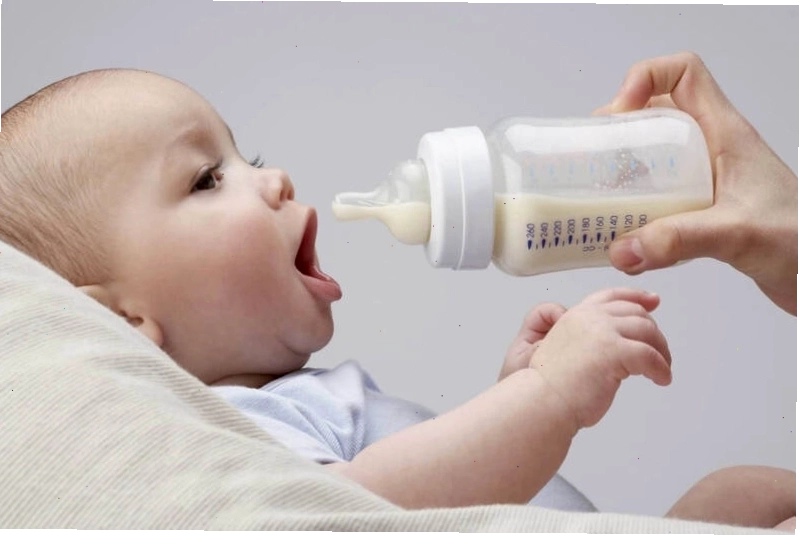 Bổ sung nước giúp bé đỡ táo bón
