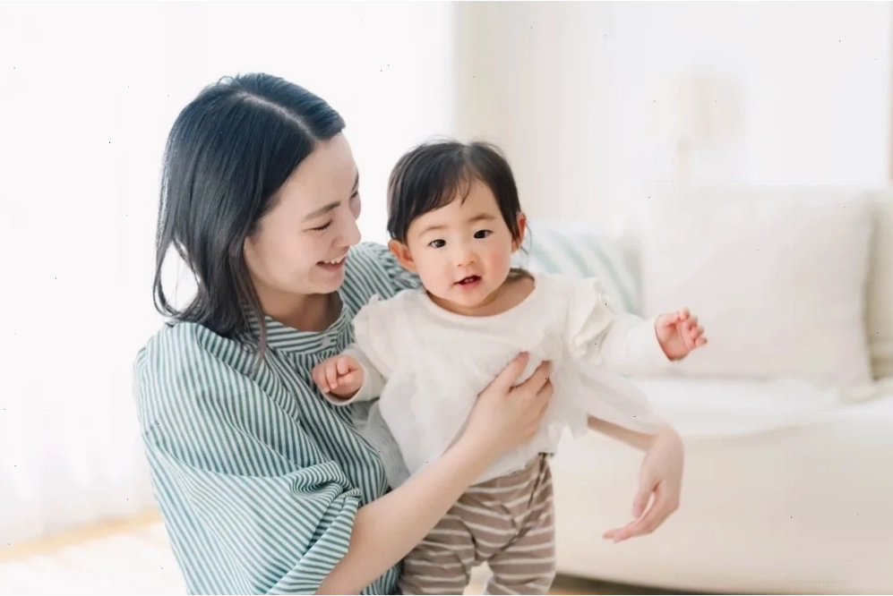 Cách cai sữa cho bé không nước mắt với 8 mẹo hay