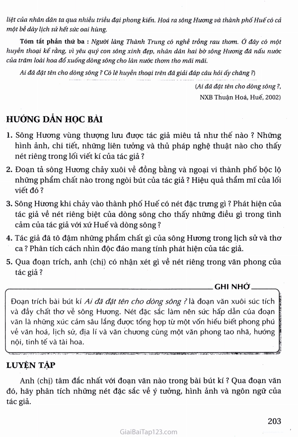 Cảnh thuyền rồng lướt trên sông Hương vào buổi sớm mai