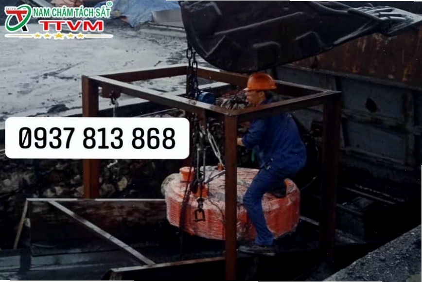 Cấu tạo nam châm điện với lõi sắt và cuộn dây đồng