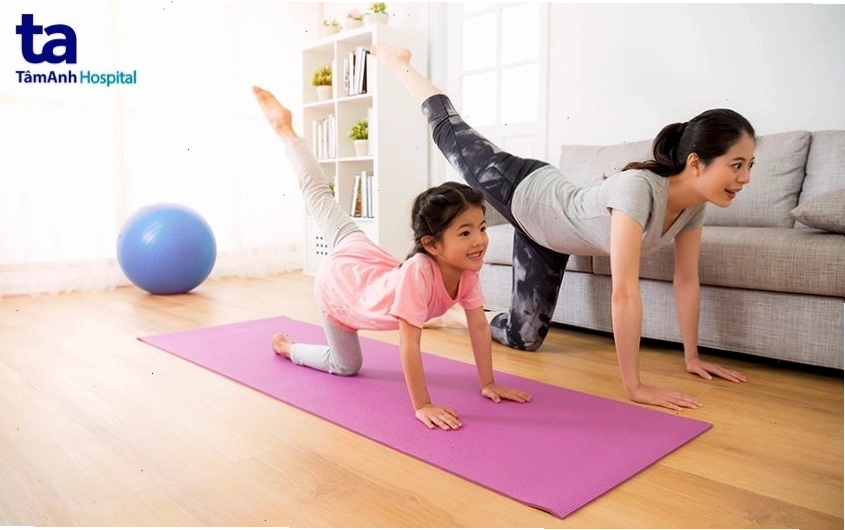 Cho trẻ vận động thường xuyên giúp cải thiện tình trạng táo bón