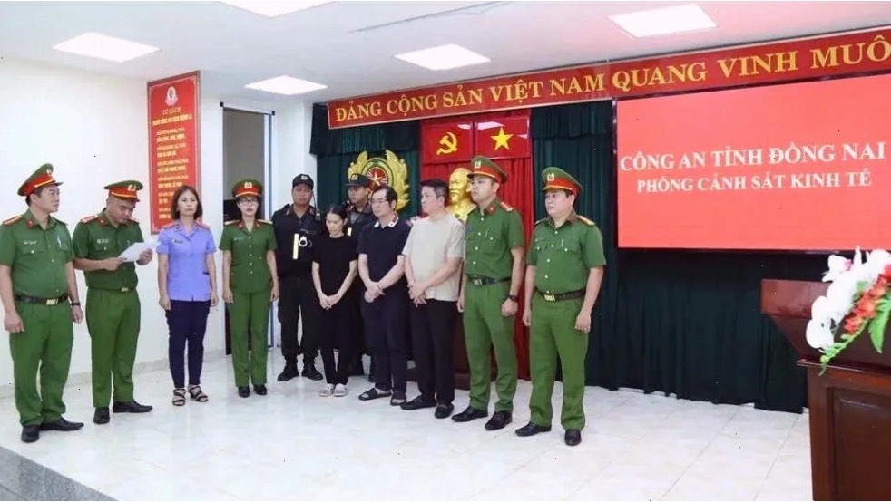 Chồng Đoàn Di Băng bị bắt giữ liên quan đến vụ hàng giả