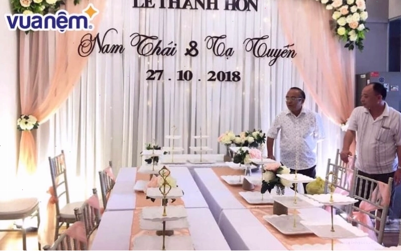 Chữ dán đám cưới bằng decal có sẵn lớp keo