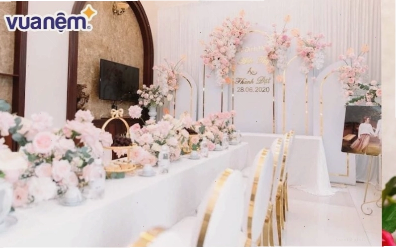 Chữ dán đám cưới tượng trưng cho lời chúc hôn nhân hạnh phúc