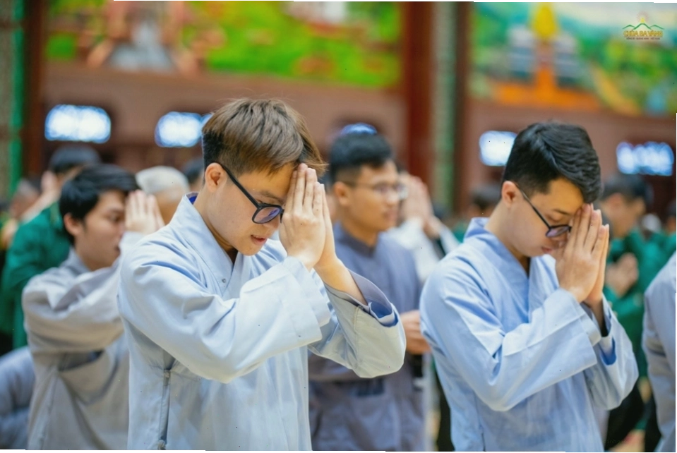 Chúng ta nên lập đàn sám hối, phát tâm cầu siêu để hóa giải hiện tượng chết trùng