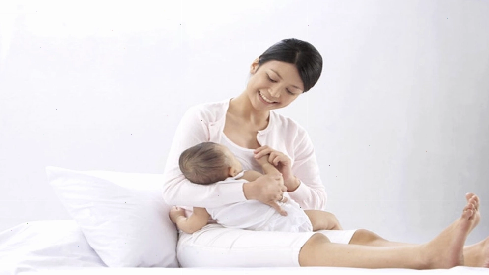 Chườm ấm giúp giảm đau và thông tia sữa hiệu quả
