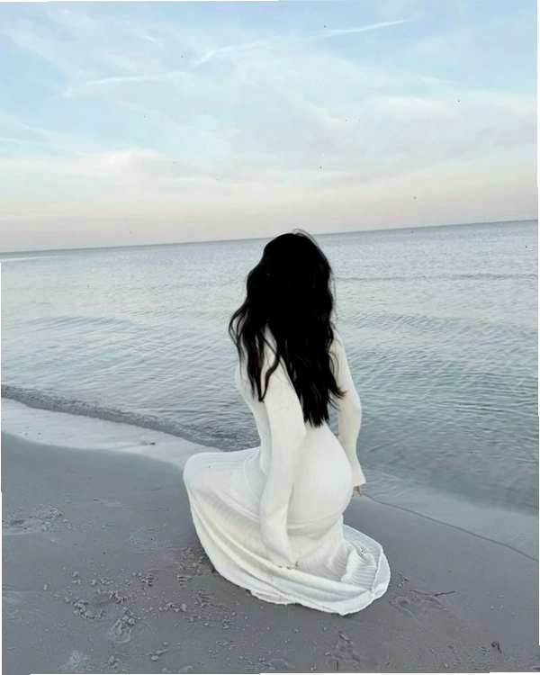 Cô gái tóc dài che lưng bí ẩn