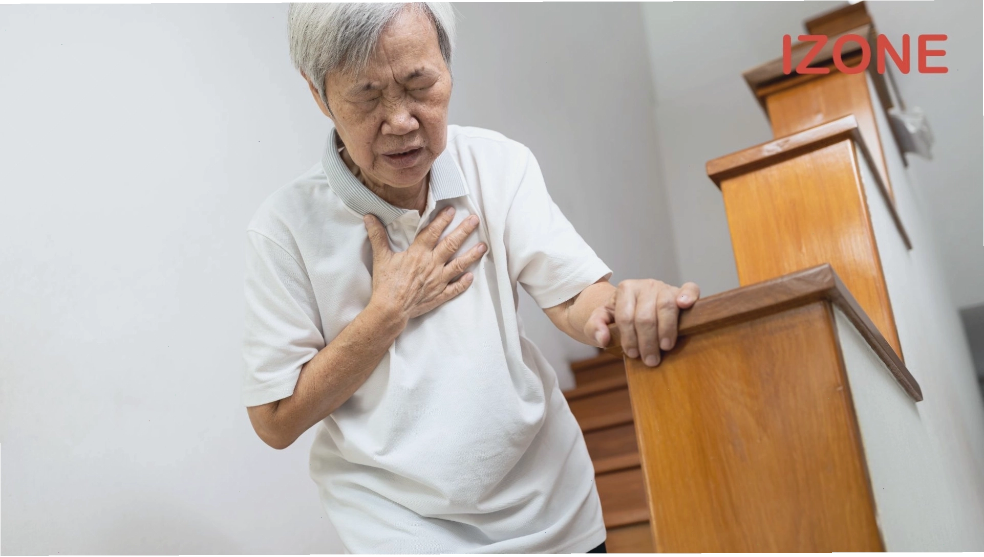 Cụm từ đi với out of