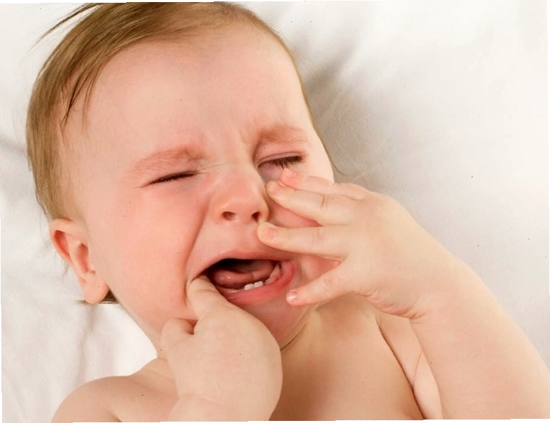 Đảm bảo bé được bù đủ nước và dinh dưỡng khi sốt