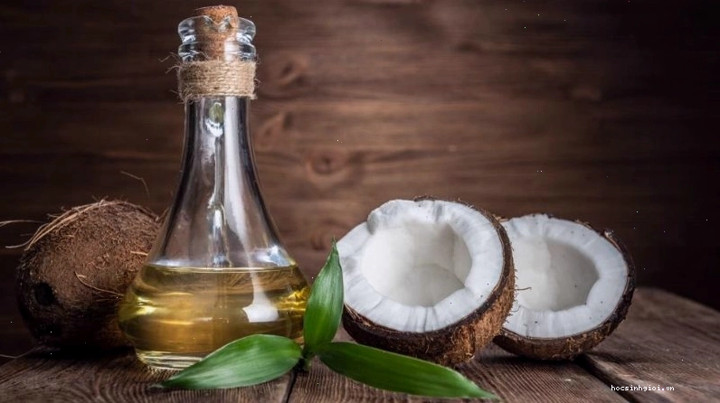 Dầu dừa là thành phần dưỡng ẩm trong mỹ phẩm