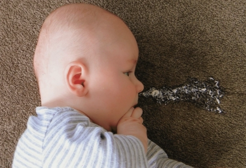 Dấu hiệu cần đưa bé đi khám bác sĩ