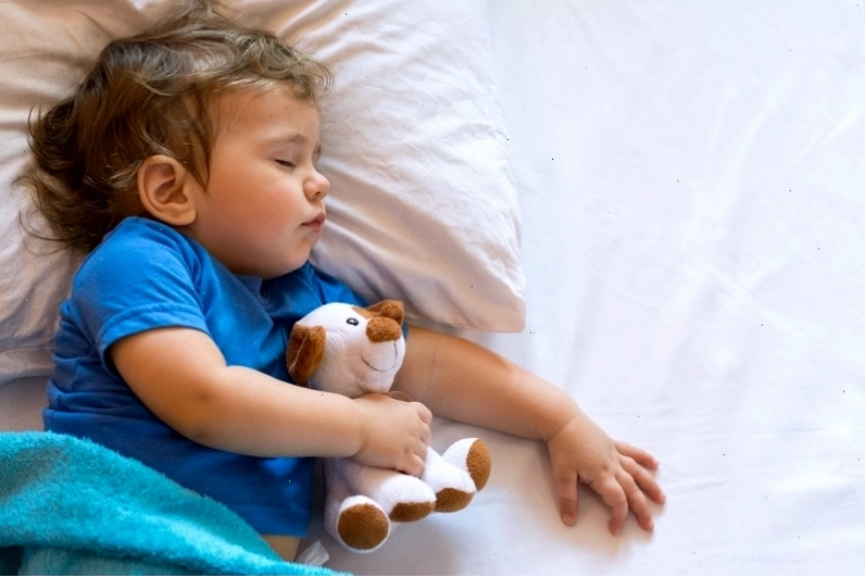 Dấu hiệu nhận biết bé gái 15 tháng tuổi phát triển khỏe mạnh