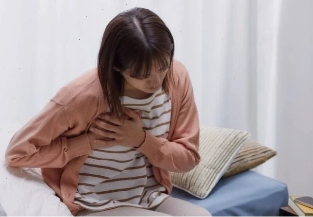 Đau tức ngực là dấu hiệu sớm của thai kỳ