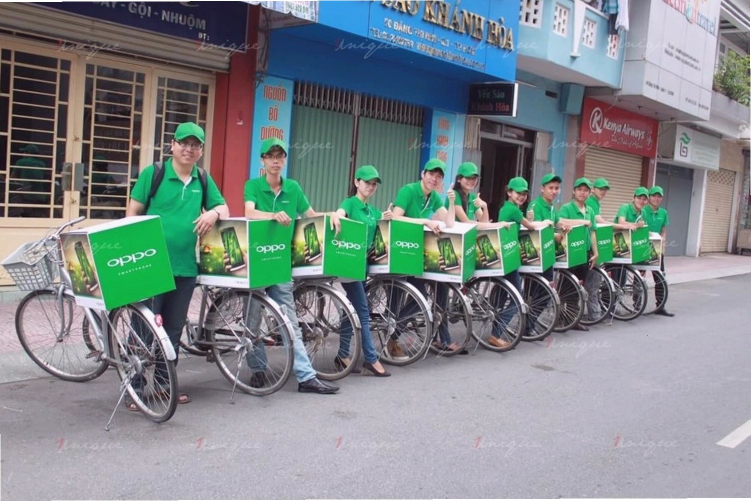 Đoàn xe đạp tham gia roadshow quảng bá sản phẩm