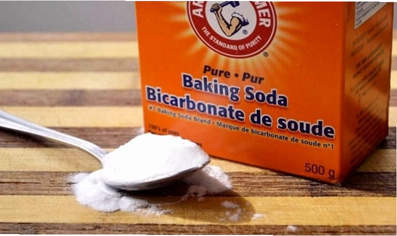 Giặt giày trắng bằng baking soda