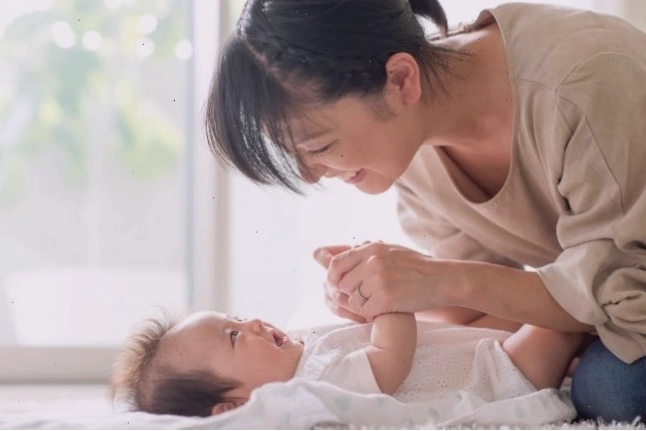 Giữ bé luôn trong trạng thái thoải mái để hỗ trợ tiêu hóa tốt hơn