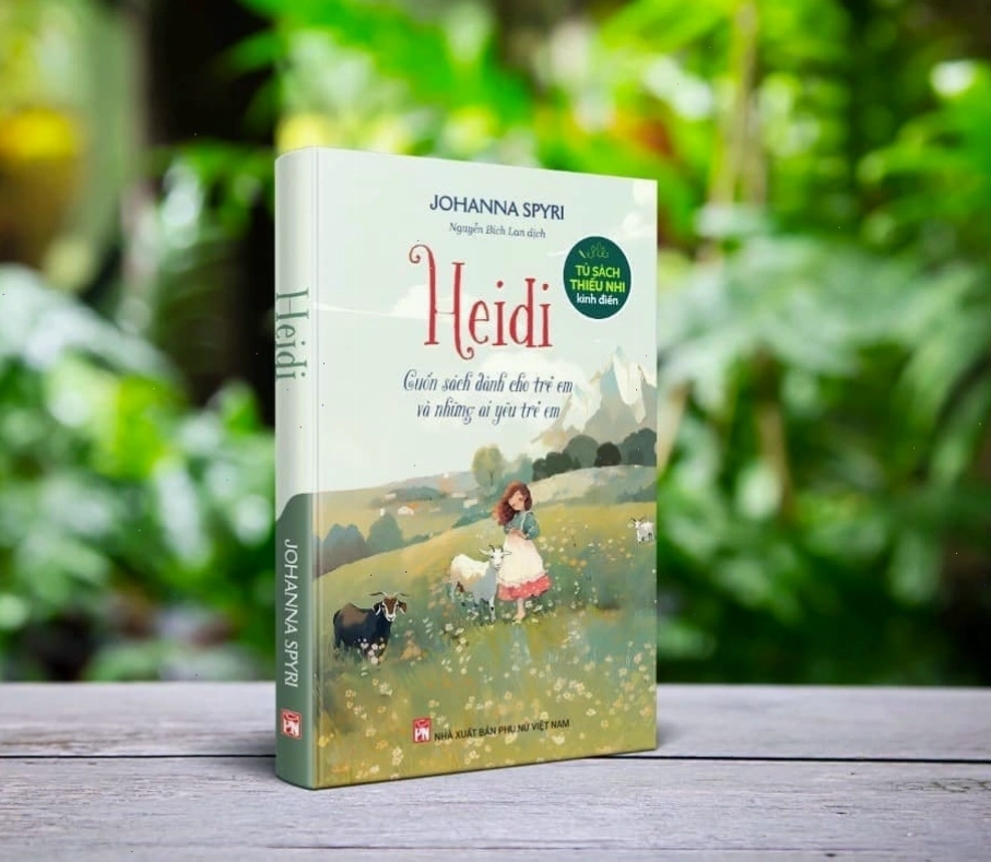 Hình ảnh cô bé Heidi trong trang phục dân dã trên núi