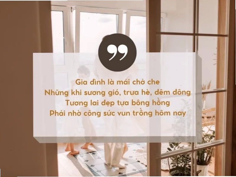 Hình ảnh gia đình quây quần bên nhau trong không khí ấm áp