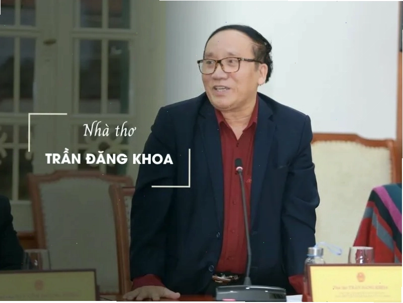 Hình ảnh hạt gạo và người nông dân trên cánh đồng