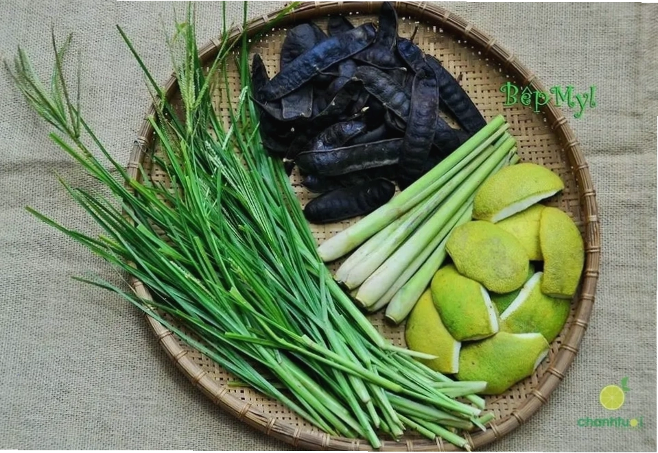 Hình ảnh mẹ ru con bên nôi ấm áp