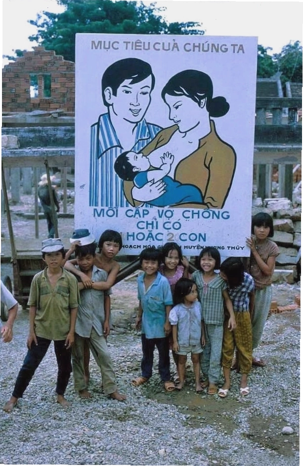 Hình ảnh minh họa câu nói "Ngày xưa: dù gái hay trai chỉ 2 là đủ"
