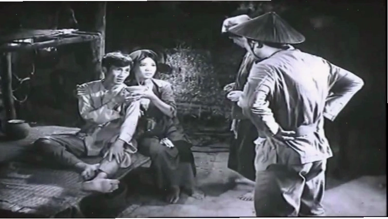 Hình ảnh minh họa nhân vật Chị Dậu trong hoàn cảnh khó khăn