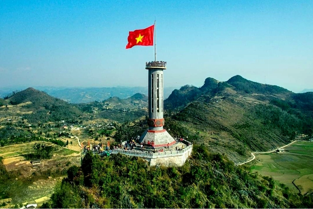 Hình ảnh minh họa sự đoàn kết và giúp đỡ lẫn nhau trong cộng đồng
