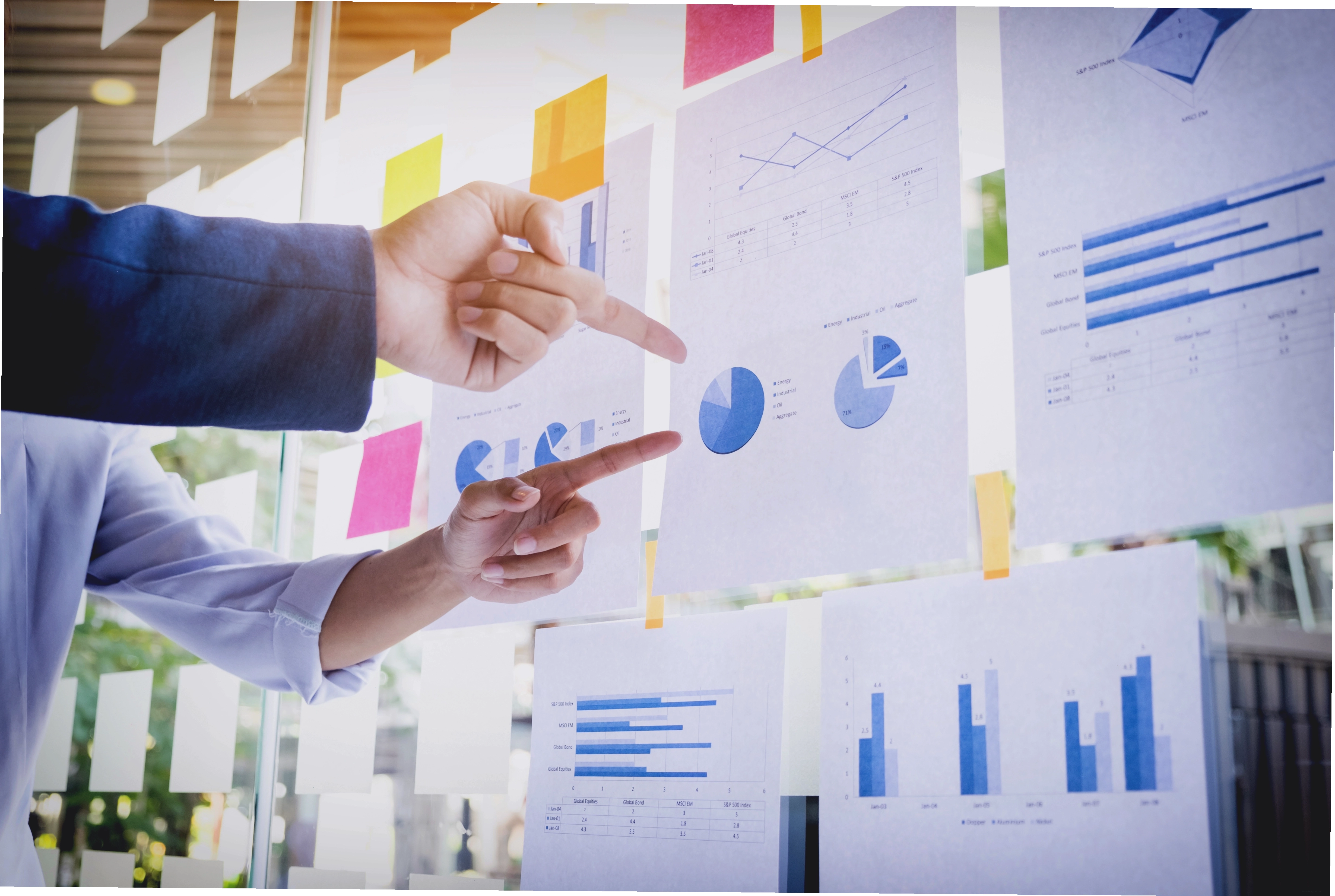 Hình ảnh minh họa về thương mại điện tử và marketing số