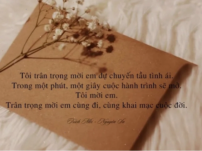 Hình ảnh một người phụ nữ đang suy tư nhìn ra cửa sổ