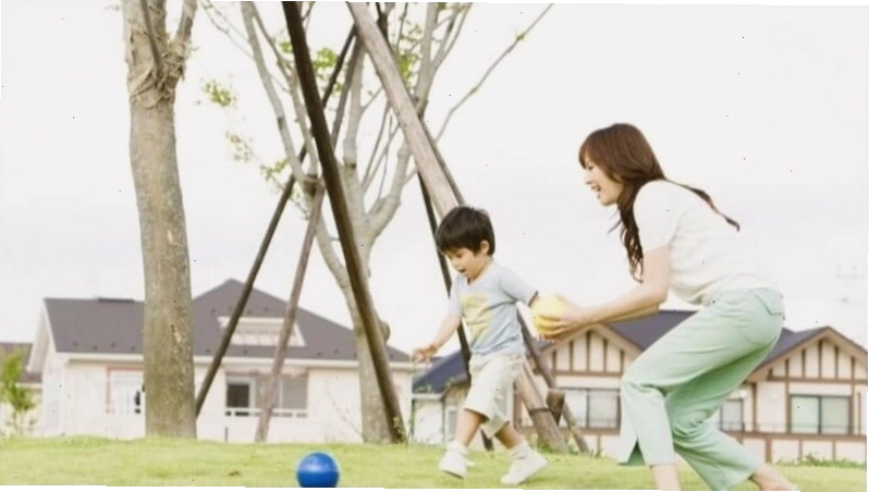 Hoạt động thể chất ngoài trời giúp bé phát triển toàn diện