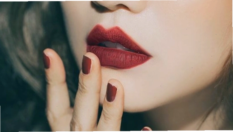 Hướng dẫn cách thoa son full môi với Black Rouge A12