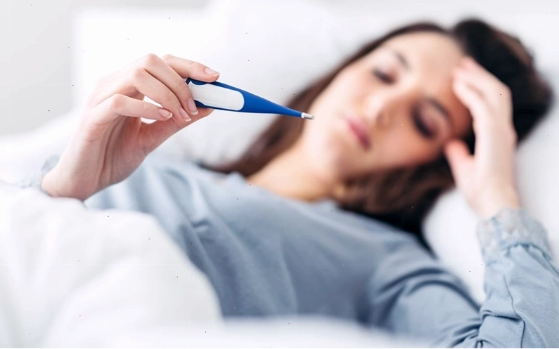 Khi đi phân màu đen kèm theo sốt cao trên 39 độ, người bệnh nên được thực hiện thăm khám sức khỏe nhanh chóng