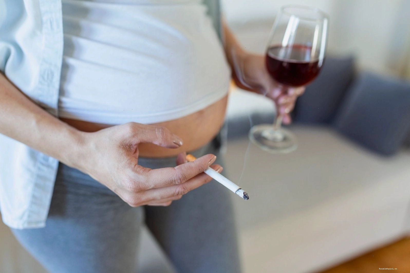 Khói thuốc lá là nguyên nhân khiến thai nhi không tăng cân