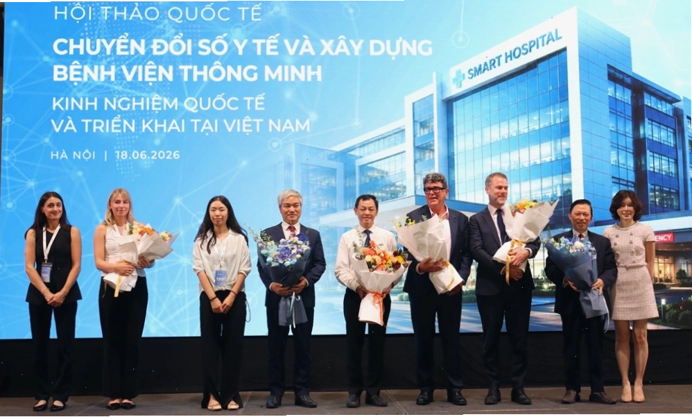 Lá bắp cải lạnh giúp giảm sưng và làm dịu cơn đau do tắc tia sữa
