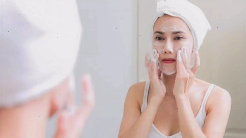 Làm sạch da là một cách hiệu quả để giảm sợi bã nhờn