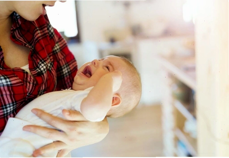 Massage bụng cho trẻ sơ sinh