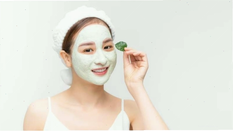 Mặt nạ đất sét có khả năng hấp thụ dầu thừa, loại bỏ vi khuẩn, tế bào chết, bụi bẩn và ngăn ngừa mụn