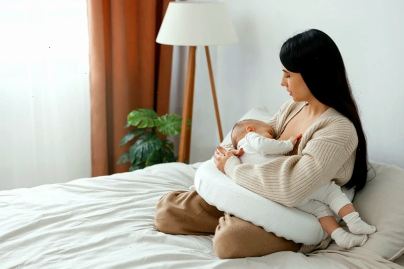 Mất sữa sau sinh là hiện tượng tuyến vú không tiết ra sữa hoặc tiết rất ít