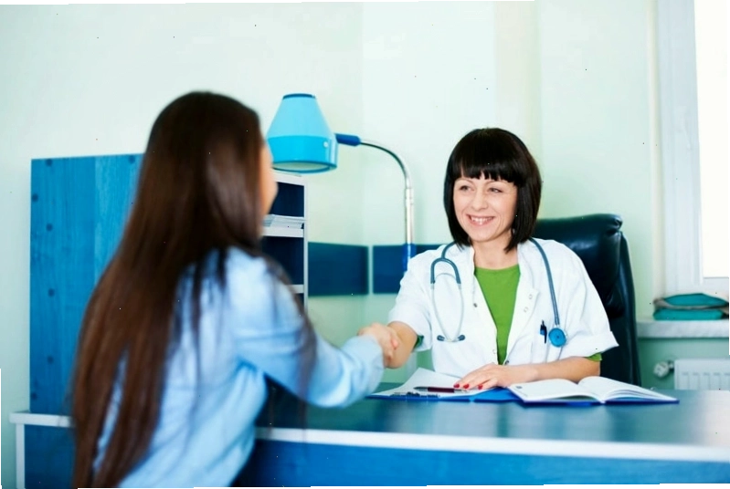Mẹ nên đi thăm khám nếu có những dấu hiệu bất thường khi mất sữa
