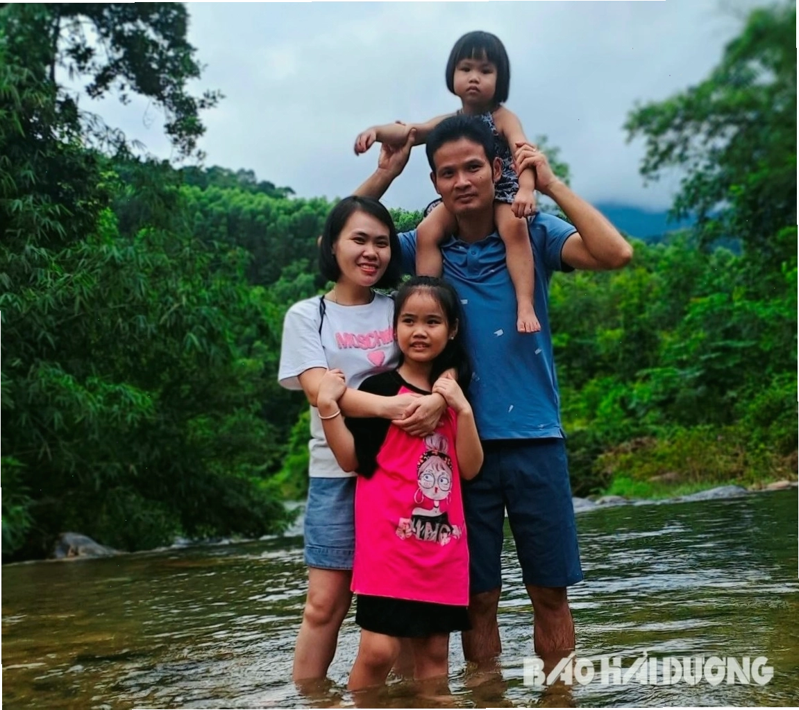 Minh họa gia đình hạnh phúc với hai con