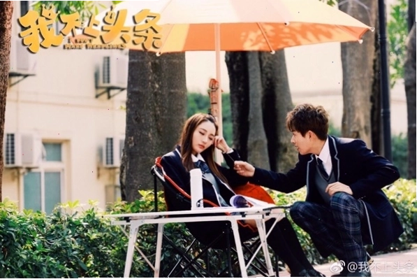 Minh họa nhân vật trong truyện teenfic với trang phục học sinh năng động