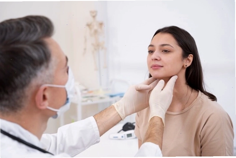 Một số bệnh lý tuyến giáp có thể gây khó thở, cảm giác vướng cổ họng