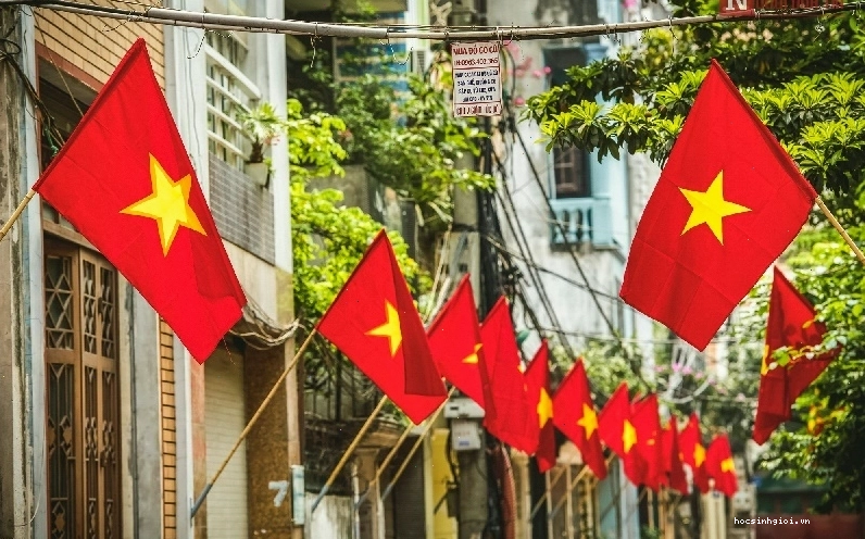 Ngày Quốc khánh 2/9 cờ tổ quốc được treo khắp phố phường